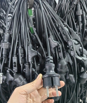 Set di lampadine all'aria aperta a 100 m Cable IP65 impermeabile con porta lampadine regolabile 200pcs