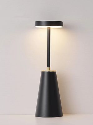 Lampada da letto a luce notturna metallica Lampada da tavolo ricaricabile senza fili per la decorazione della camera da letto