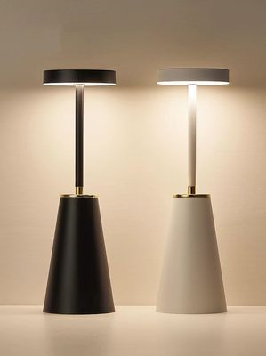 Lampada da letto a luce notturna metallica Lampada da tavolo ricaricabile senza fili per la decorazione della camera da letto