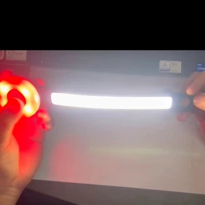 Luce di lavoro a LED Flare multifunzione ricaricabile per l'illuminazione e la progettazione dei circuiti