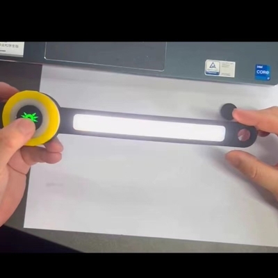 Luce di lavoro a LED Flare multifunzione ricaricabile per l'illuminazione e la progettazione dei circuiti
