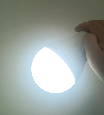 Lampadina a LED a batteria ricaricabile a ioni di litio 12W E27 B22 per uso sanitario e di emergenza