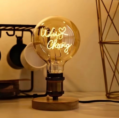 Casa d'amore atmosfera festiva lampadina di filamento decorativa con tappo di design unico E27 1-