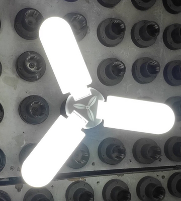 45W/60W LED 3/4 Lampada pieghevole a LED per stile Morden e 15000 vita utile